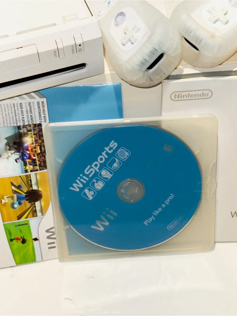 Nintendo Wii Console & Box Bundle White RVL-001 + Wii Sports + 2 Remotes Tested